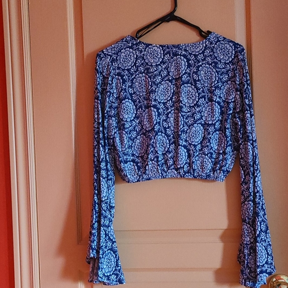 Cute bell sleeve cropped blouse from Forever 21 - Picture 4 of 5